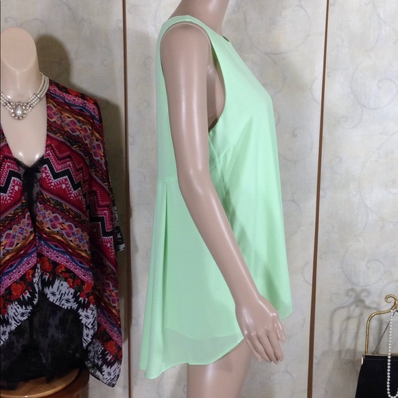 Vince Camuto Tops - Vince Camuto Green Semi-Sheer Lined Sleeveless Top